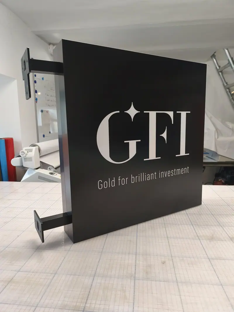 Enseigne drapeau GFI en gros plan