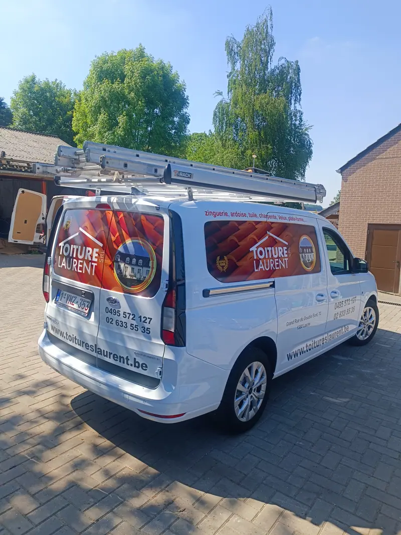Toiture Laurent van with a personalised rear window