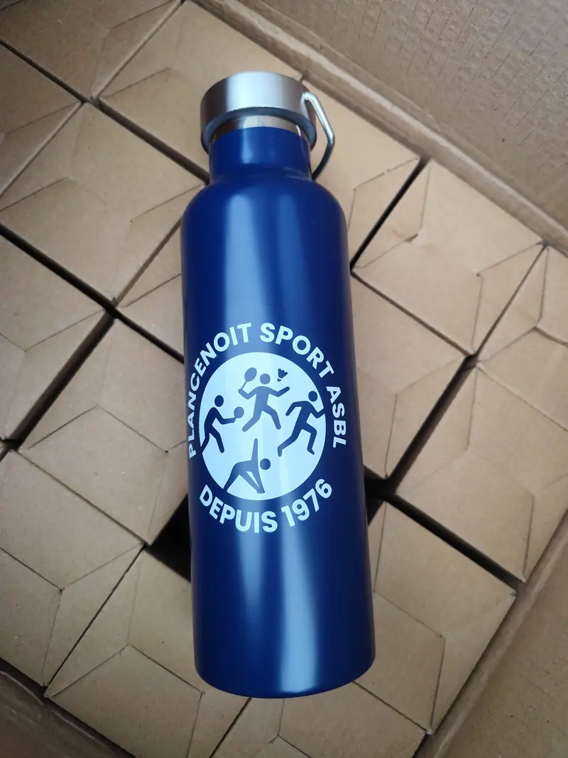 Blue water bottles engraved with the Plancenoit Sport club logo