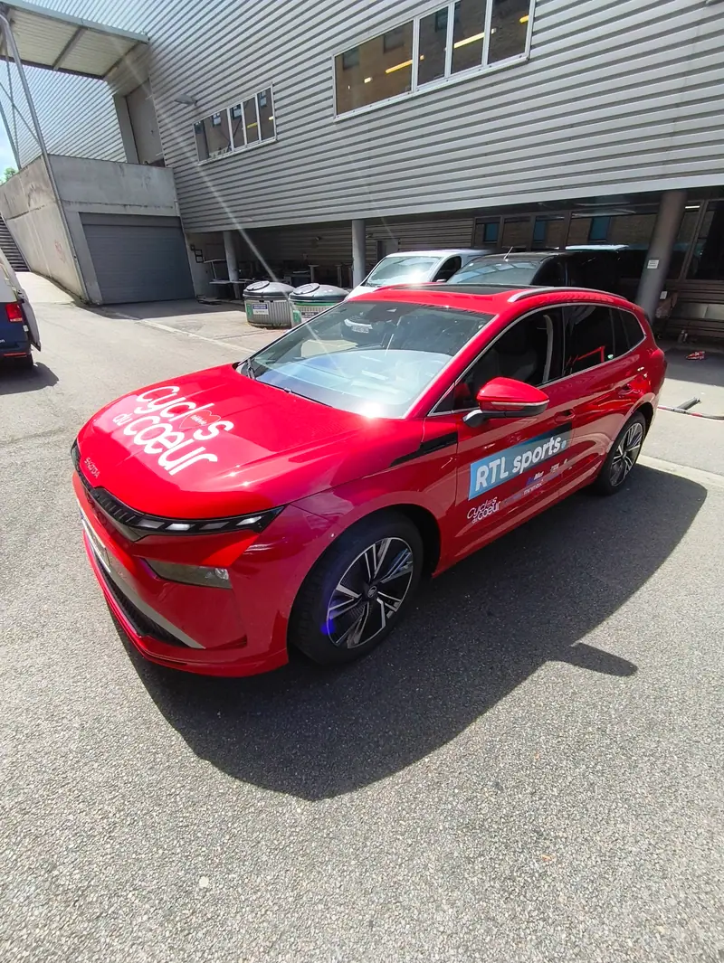 Red car in RTL Sports colours