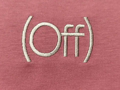 (Off) logo embroidered on pink fabric